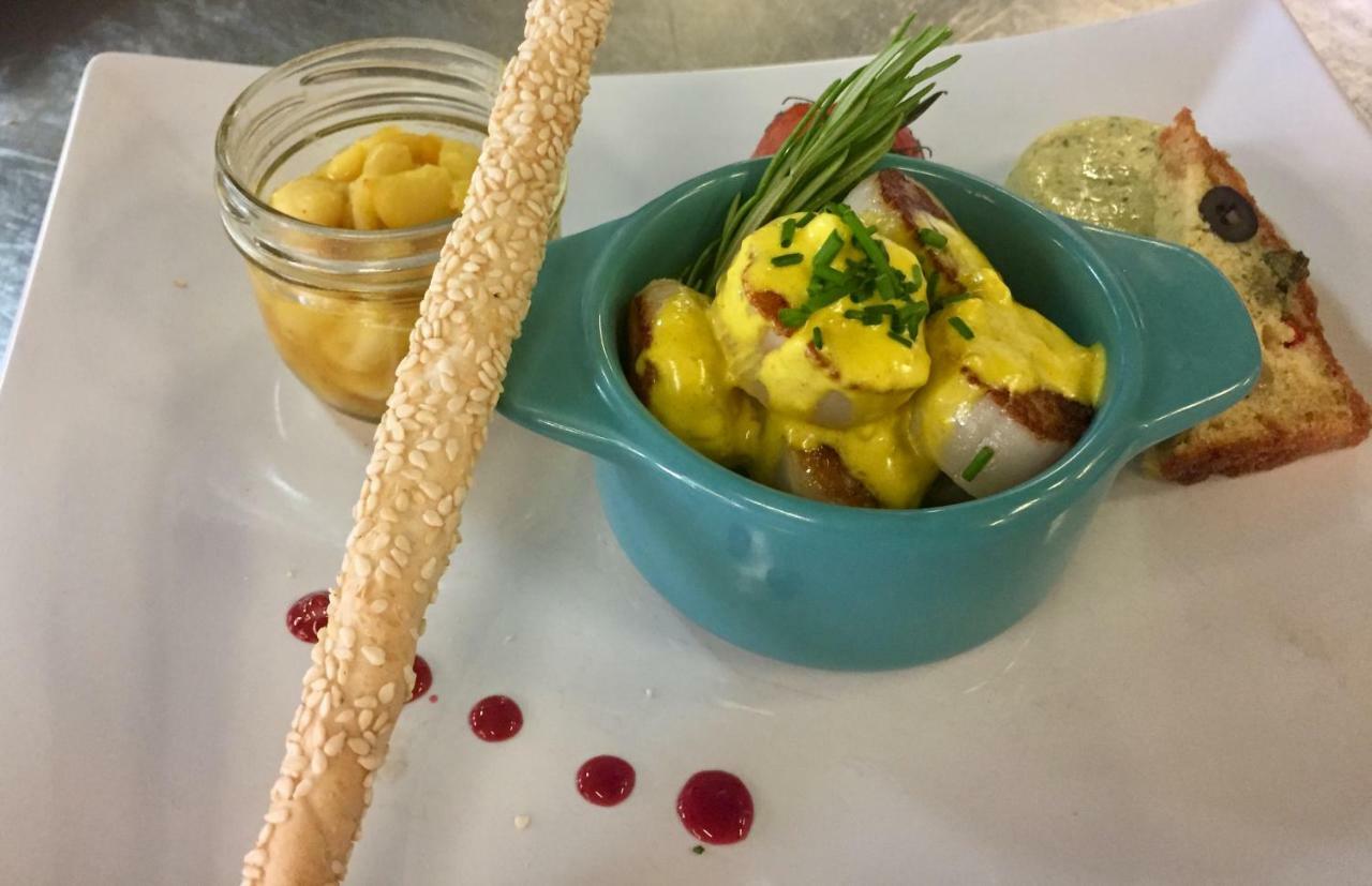 Hotel La Chartreuse Logis Restaurant 3*